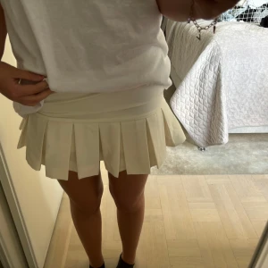 Zarakjol  - Säljer denna så snygga zarakjolen i storlek Xs/34🩷 Kjolen är knappt använd och i toppen skick säljer för endast 80kr🥰🥰🥰