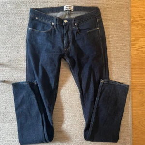 Jeans från Acne Studios - Skitsnygga jeans från acne studios. Storleken är w32 L34 och har en otroligt skön passform. Tveka inte att skriva vid frågor✌️👊