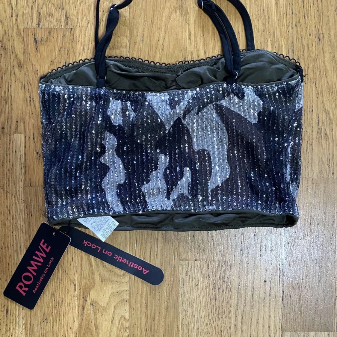 Glittrig camouflage topp från Romwe - 1