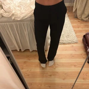 Bikbok kostymbyxor - Bikbok kostymbyxor i storlek 38