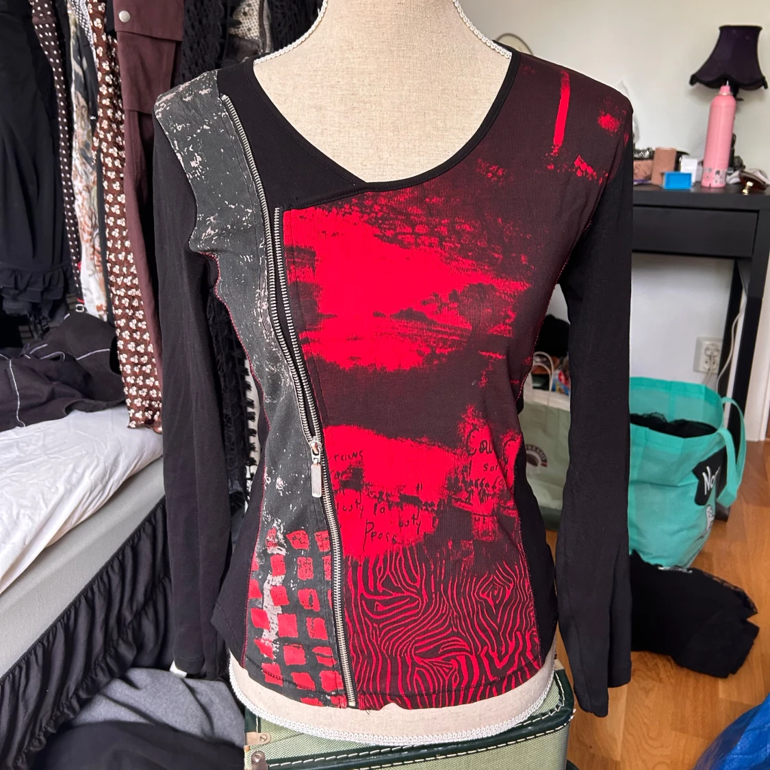 Svart och röd långärmad tröja Signature