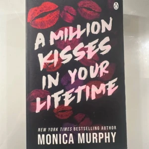 A Million Kisses in Your Lifetime - En het, romantisk och beroendeframkallande berättelse om Wren och Crew på Lancaster Prep. Perfekt för dig som älskar kärlek, oväntad kemi och drama i skolmiljö. För alla som tror på att äkta kärlek kan dyka upp när man minst anar det.Boken är på engelska. 