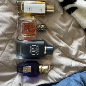 Fyra Parfymer - Säljer dem hör fyra stycken parfymerna aqua di gio profondo 35/100 kvar Xerjoff Torino 21 40/50 kvar Armani Swy intensely 25/50 kvar och Mancera Instant crush 90/120 kvar har box till alla förutom swy intensely tyvärr för den gick sönder men skriv Dm om pris och de kan diskuteras 