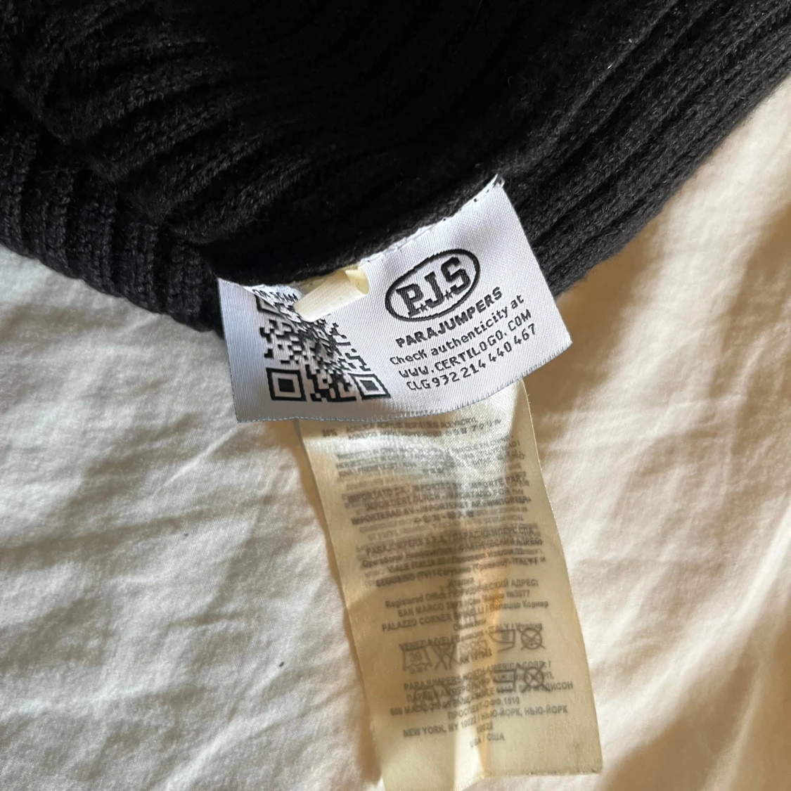 Svart ribbad mössa från Parajumpers - 2