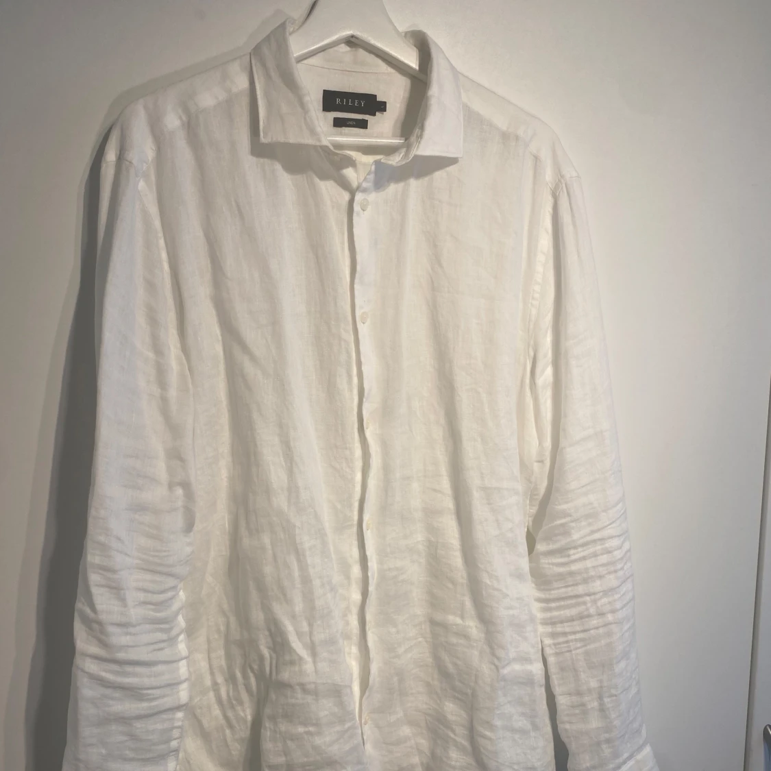 Vit linneskjorta från Riley - 3