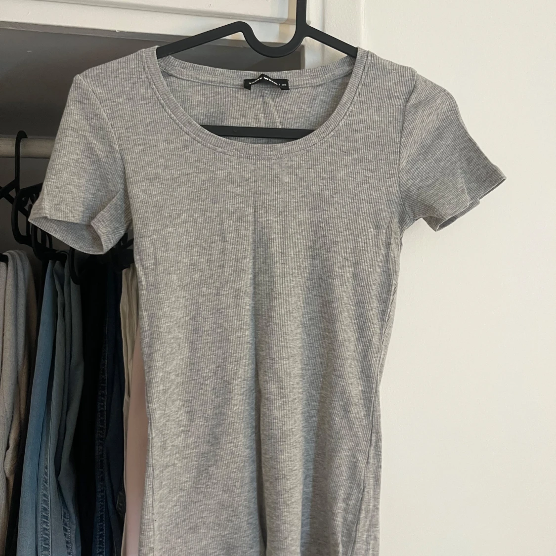 Grå ribbad topp från Tally Weijl