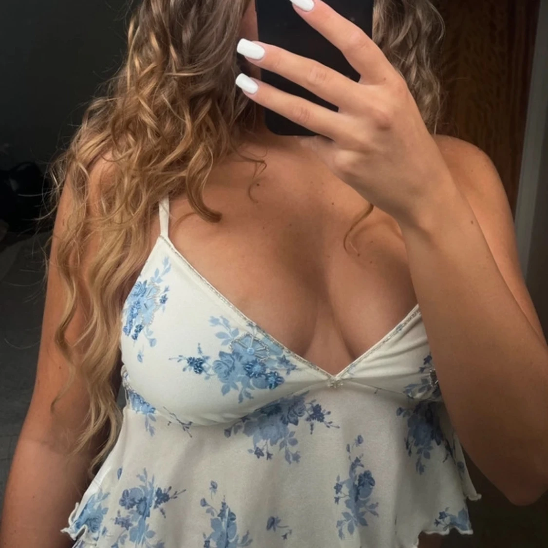 Vit långkjol och topp med blå blommor - 2