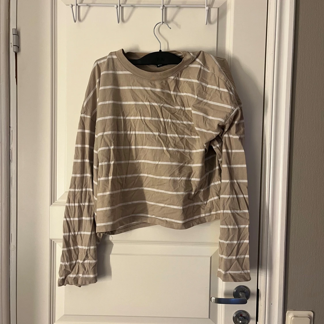 Beige randig långärmad tröja Gina Tricot