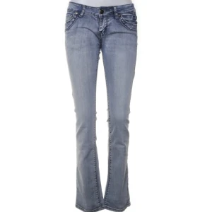 Lågmidjade jeans  - Midja:36cm storlek 38 passar mer som en 36! 💞