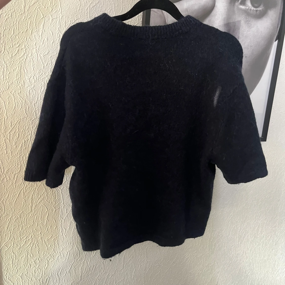 Marinblå stickad tröja med kort ärm - 1