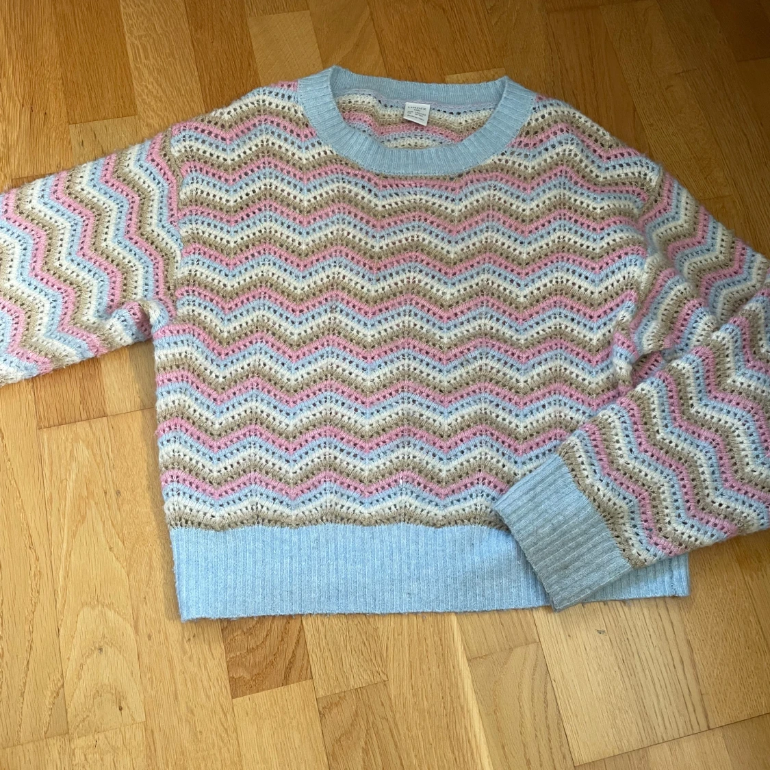 Pastellfärgad stickad tröja Lindex