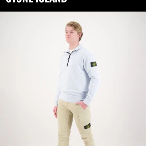 Stone island tröja  - Ljusblå stone island tröja sällan använd riktigt bra skick. Fråga om ni undrar något 