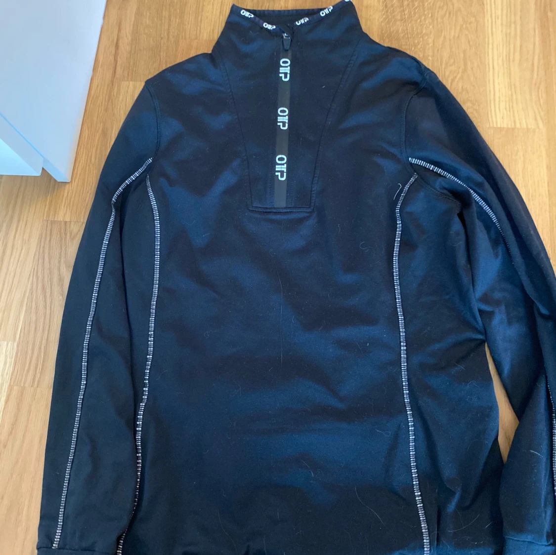 Svart långärmad  half zip tröja i strl M