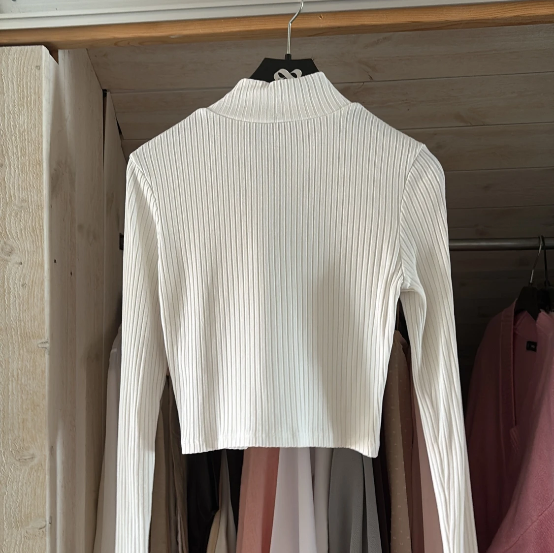 Vit ribbad croppad kofta med dragkedja - 1