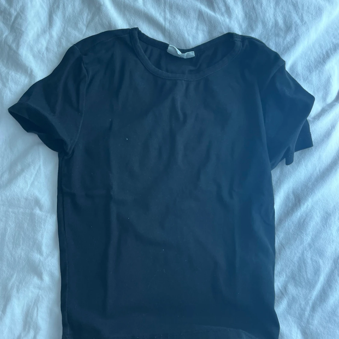 Svart basic t-shirt från Basically Basics