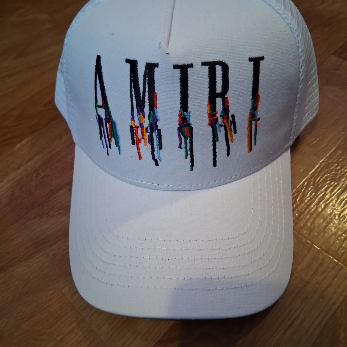 Vit meshkeps från Amiri - 1