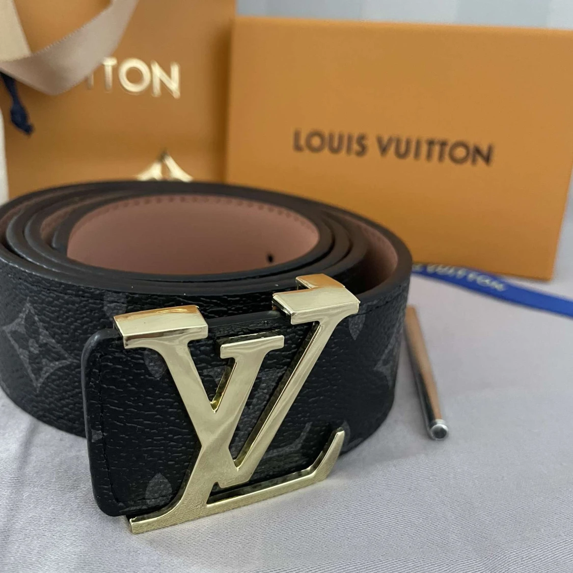 Jag säljer en svart bälte - 1