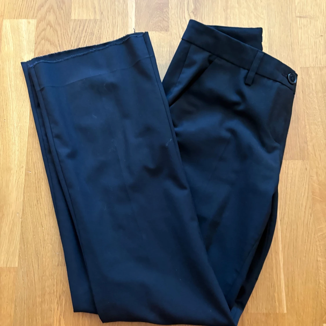 Low rise kostymbyxor