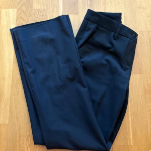 Low rise kostymbyxor - Lowrise kostymbyxor säljes! Dm för fler bilder