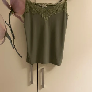 Olivgrön linne - Använt 1 gång