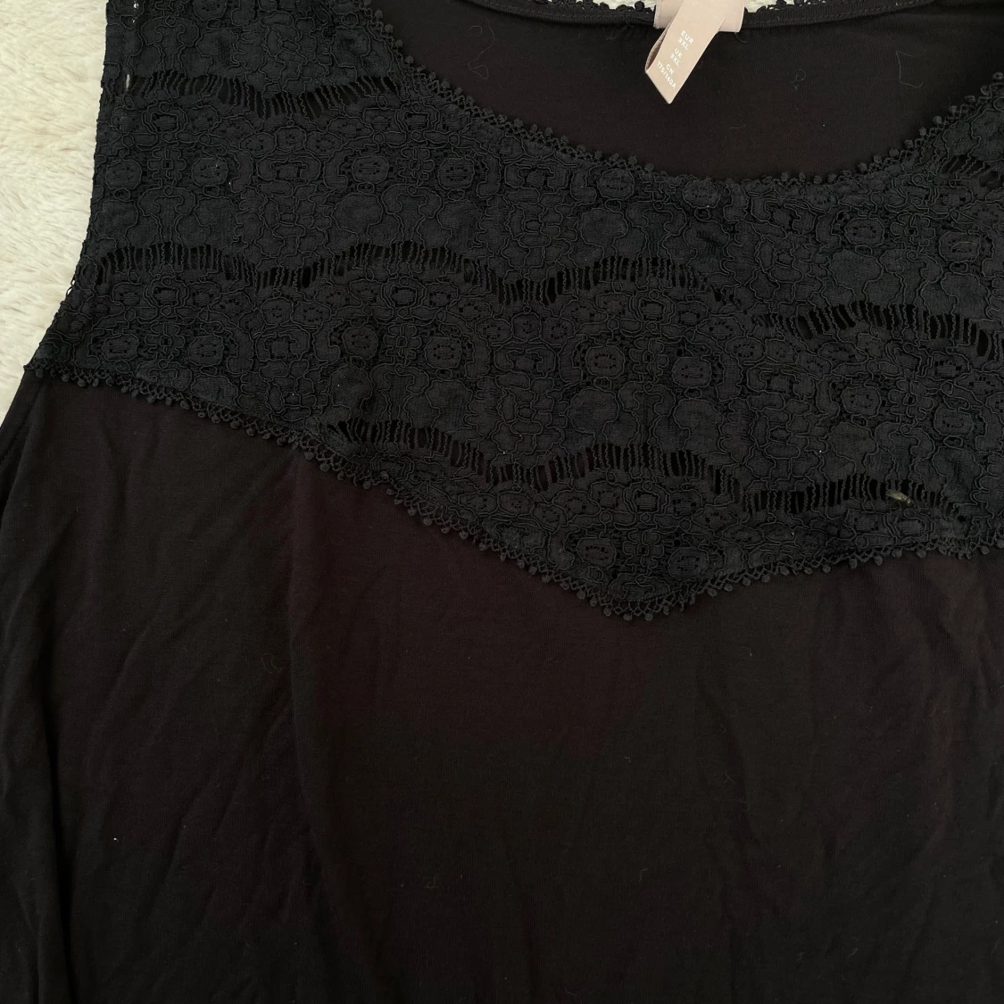 Svart ärmlös topp med spets från H&M - 1
