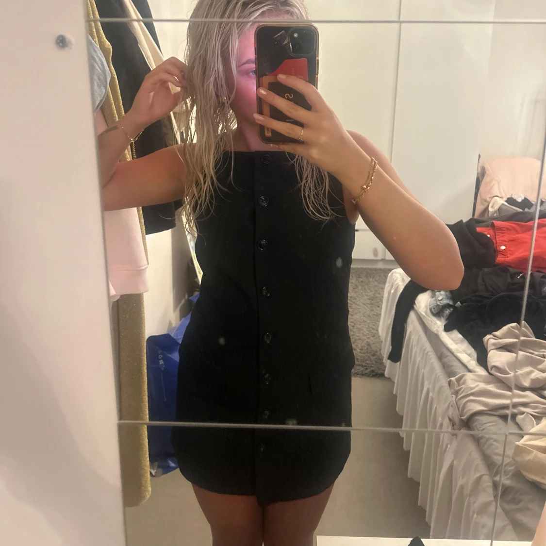 Svart kort dressad klänning H&M