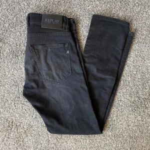 Replay jeans - Replay jeans i väldigt bra skick sitter slim/straight skriv för fler frågor priser kan alltid diskuteras!
