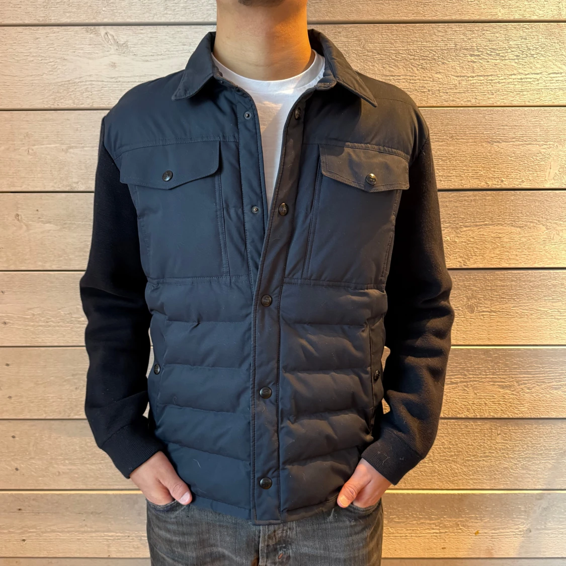 Mörkblå jacka med quiltade detaljer - 1