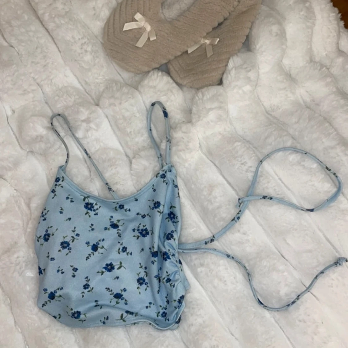 Blå blommig linnetopp