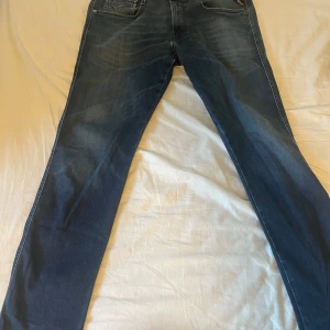 Replay jeans  - Dom är knappast använda och är i bra skick. Hör av dig om du är intresserad. Dom är 32.34