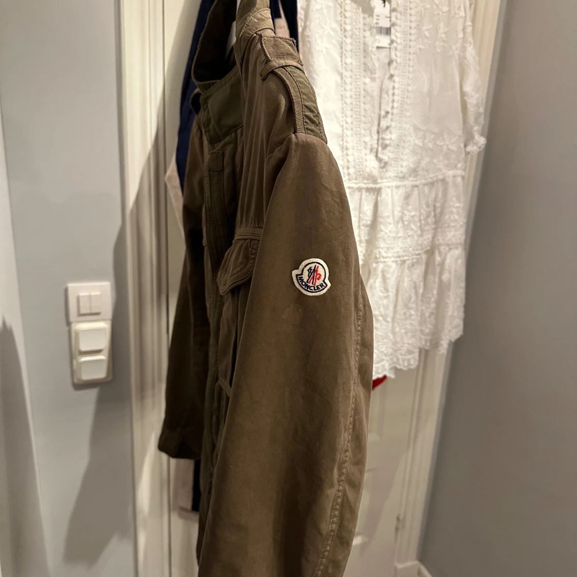 Olivgrön jacka från Moncler - 1