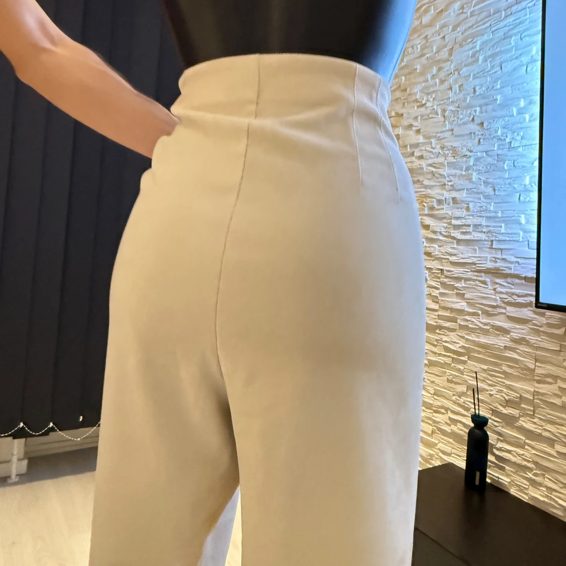 Vita högmidjade byxor - 2