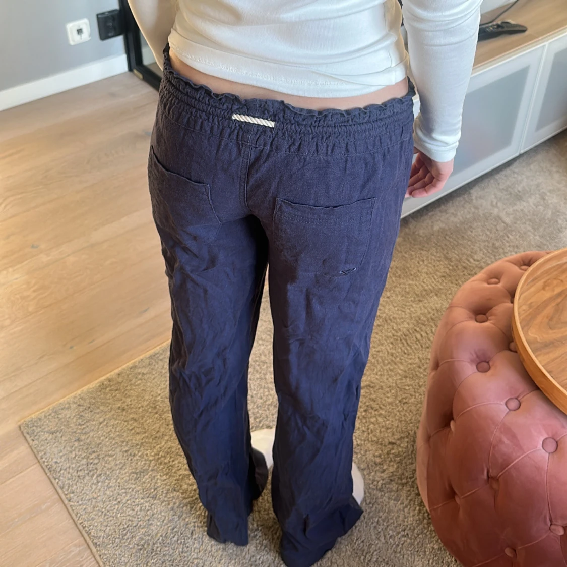 Mörkblå mjukisbyxor med snörning - 3