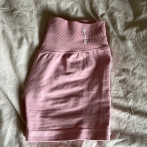 Dfyne shorts  - Jätte snygga dfyne shorts i impact i storlek S. Köptes på plick men passade tyvär inte. Helt nya. Skriv för fler bilder eller frågor❤️