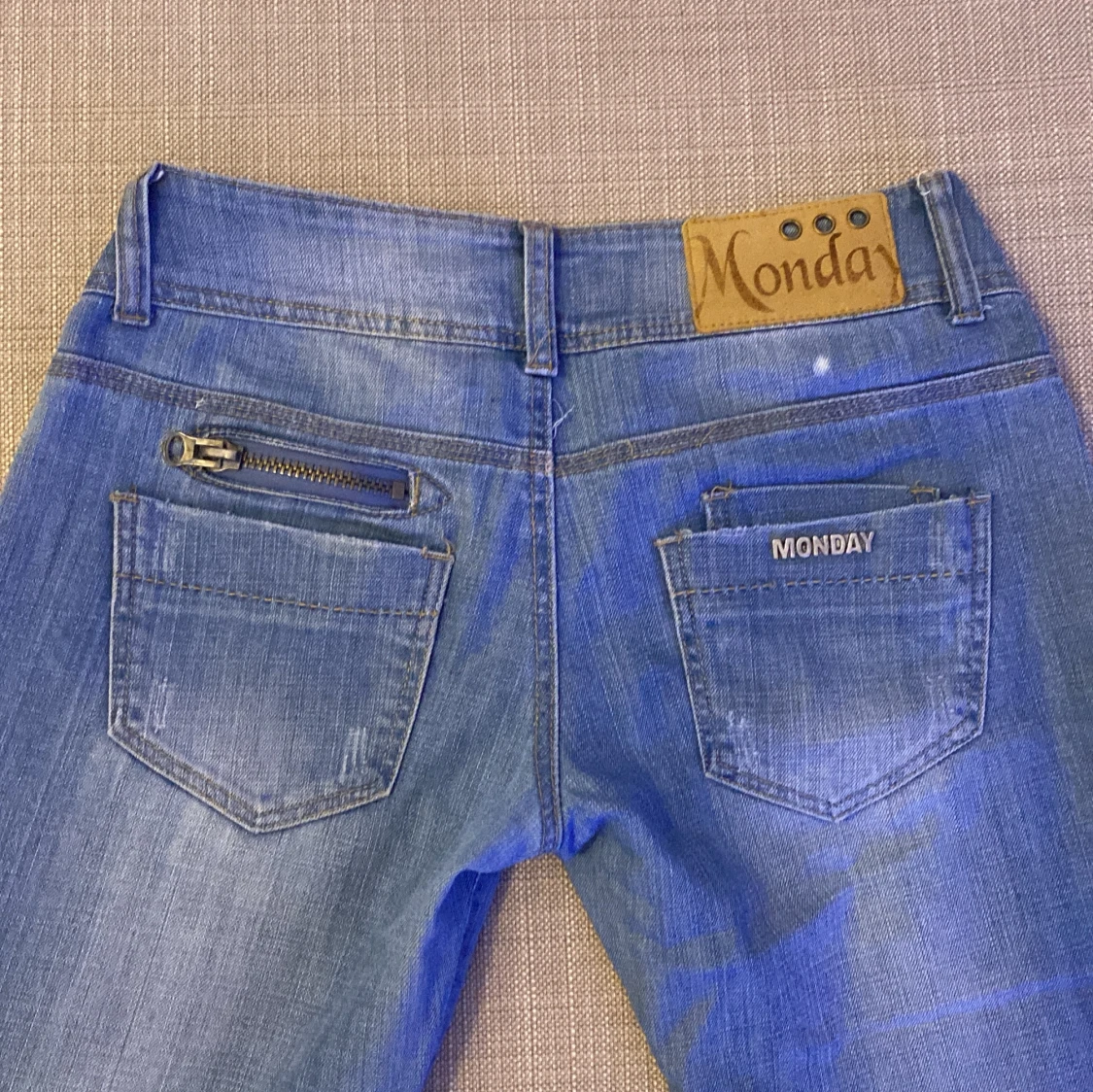 Blå lågmidjade jeans från Monday - 3