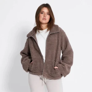 Brun teddy  - Säljer den helt SLUTSÅLDA jackan i modellen SALLY  från lager 157 i strl M men passar S oxå 😍Använd 2 gånger, men i nyskick. 