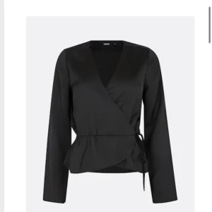 Satin Blus - Helt ny aldrig använd!