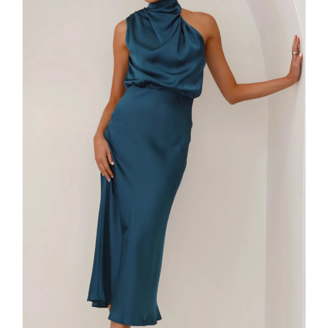 Blå axelbandslös klänning - 1