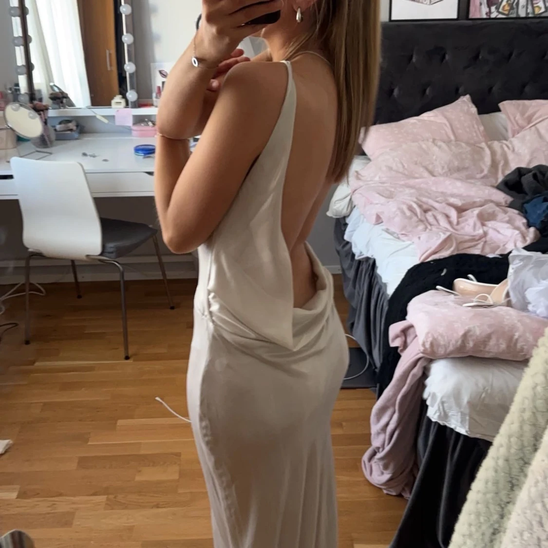 Silvrig/vit  balklänning