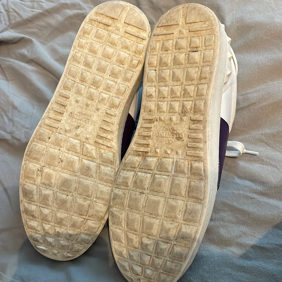 Valentino Garavani sneakers i vitt och lila - 4