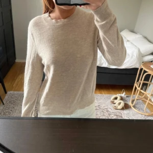 Beige stickad tröja  - Bra skick och så skön