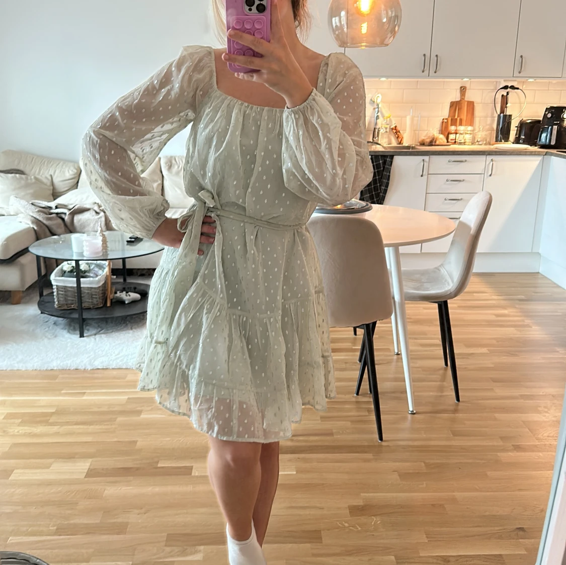  Grön klänning med volang - 2