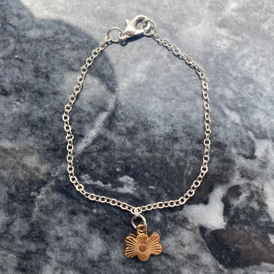 Sött armband med bi - 1