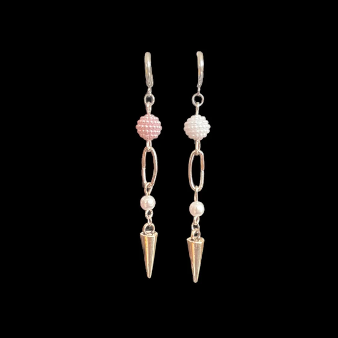 Färgglada örhängen med pärlor