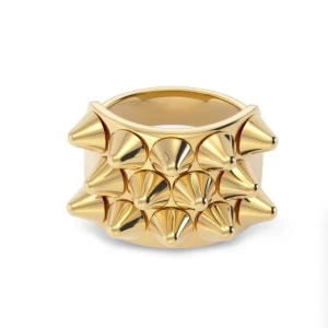 Guldfärgad ring med nitar - Helt oavänd peak ring från Edblad i storlek 16,8mm (S). 