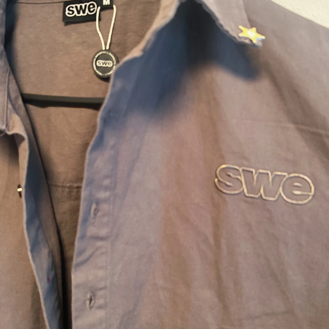 Grå kortärmad skjorta från SWE - 2