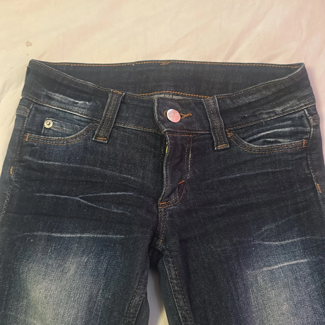 Lågmidjade utsvängda jeans  - 1