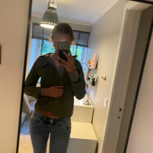 Grön vårjacka💓 - Inte användt så mycket och är i bra skick! säljer för den har blivit för liten🩵pris kan såklart diskuteras!!!