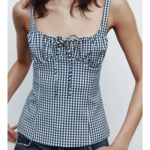 Zara topp - Fin topp från Zara. Aldrig använd! Storlek xs. Köpt för 379 i april
