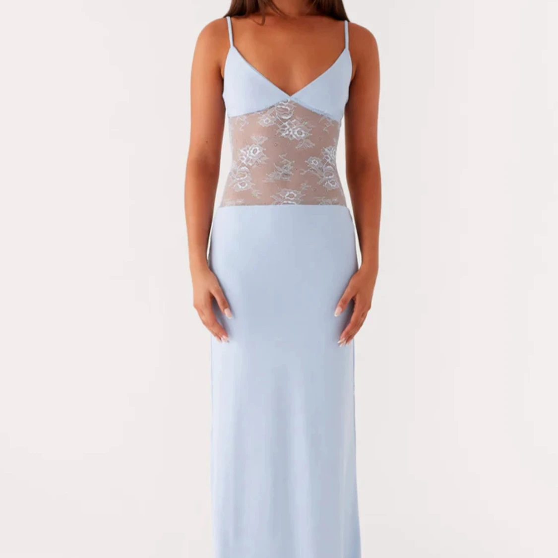 Ljusblå långklänning med spetsdetalj - 1